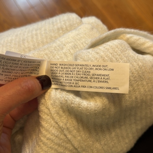 Black Tape Cream Cardigan NWT Size 2X - Picture 12 of 12